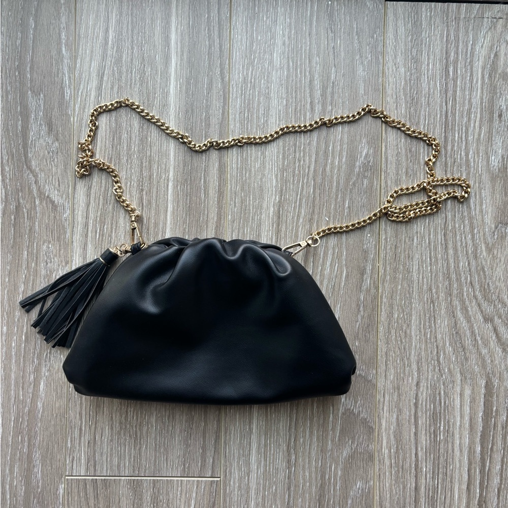 Understated leather purse with Gold Chain